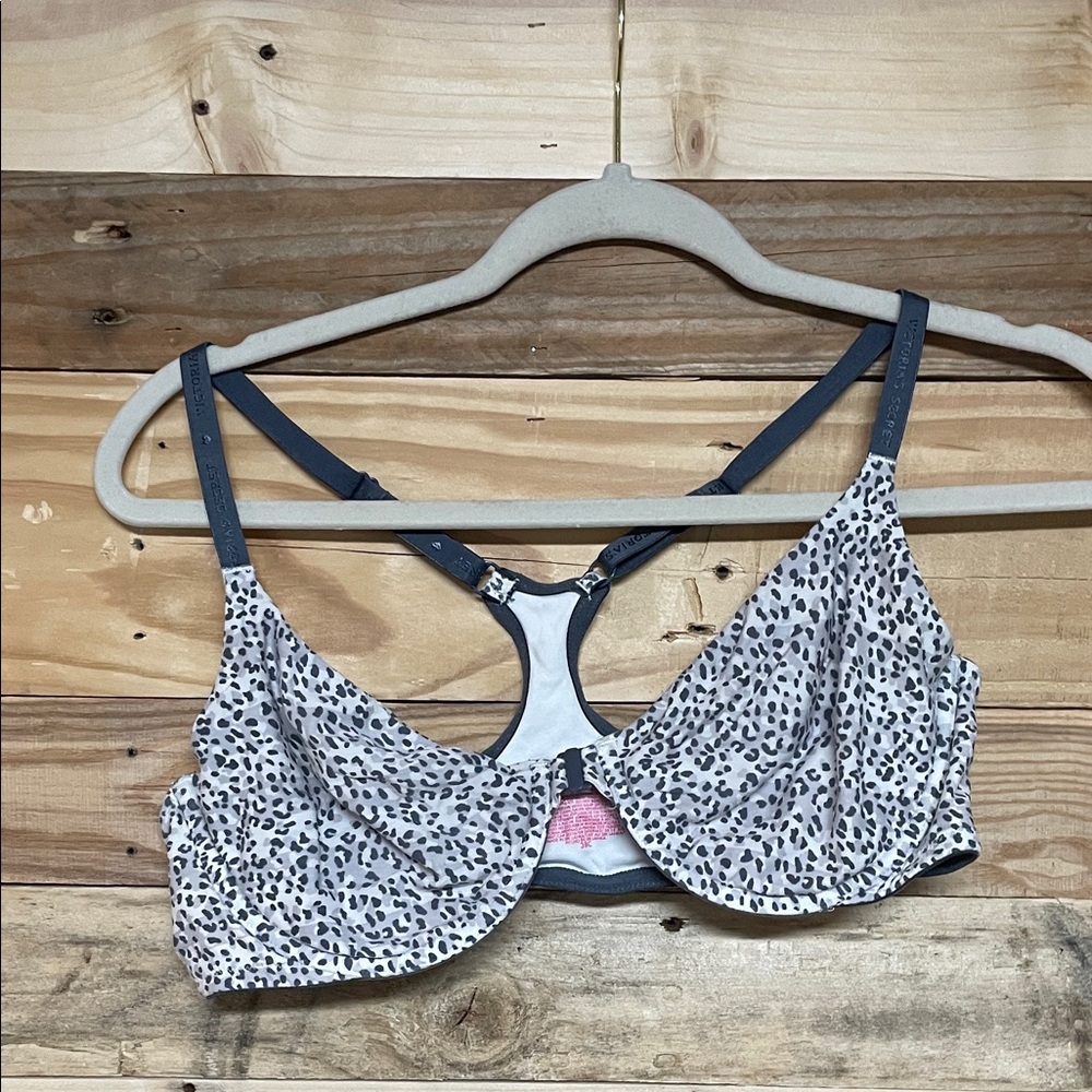 Victoria's Secret size 38C Gray and White Leopard Bra with Front Closure